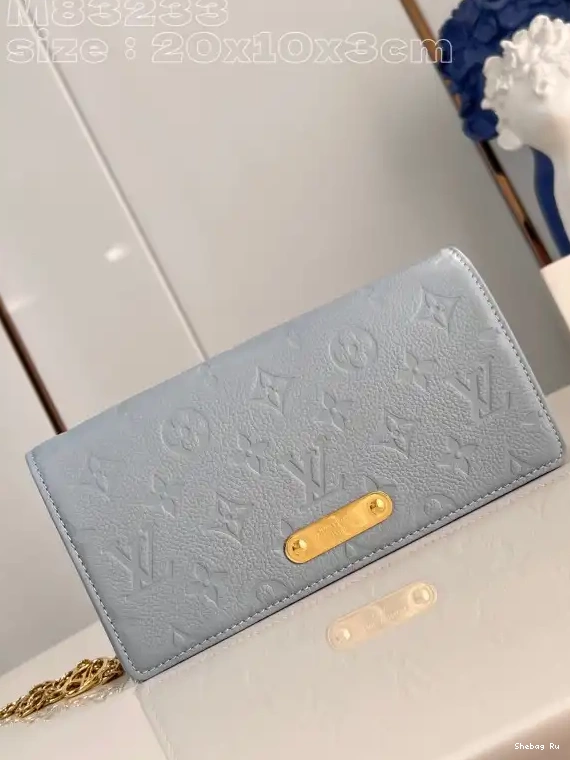 Lily LOUIS Chain VUITTON Wallet On 0626